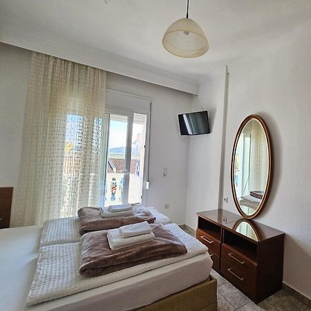Leonidas Apartments เนอาเปรามอส ภายนอก รูปภาพ