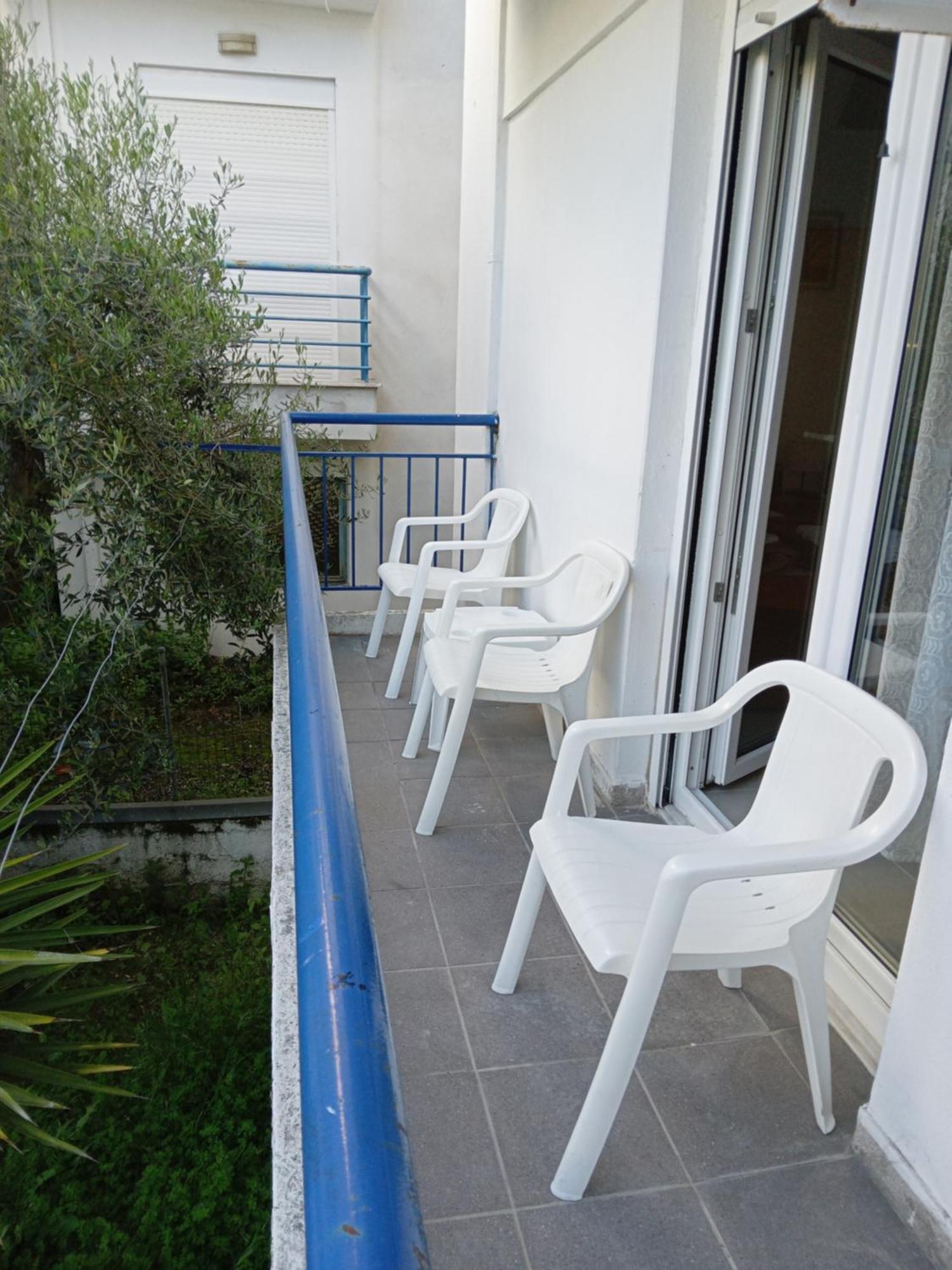 Leonidas Apartments เนอาเปรามอส ภายนอก รูปภาพ