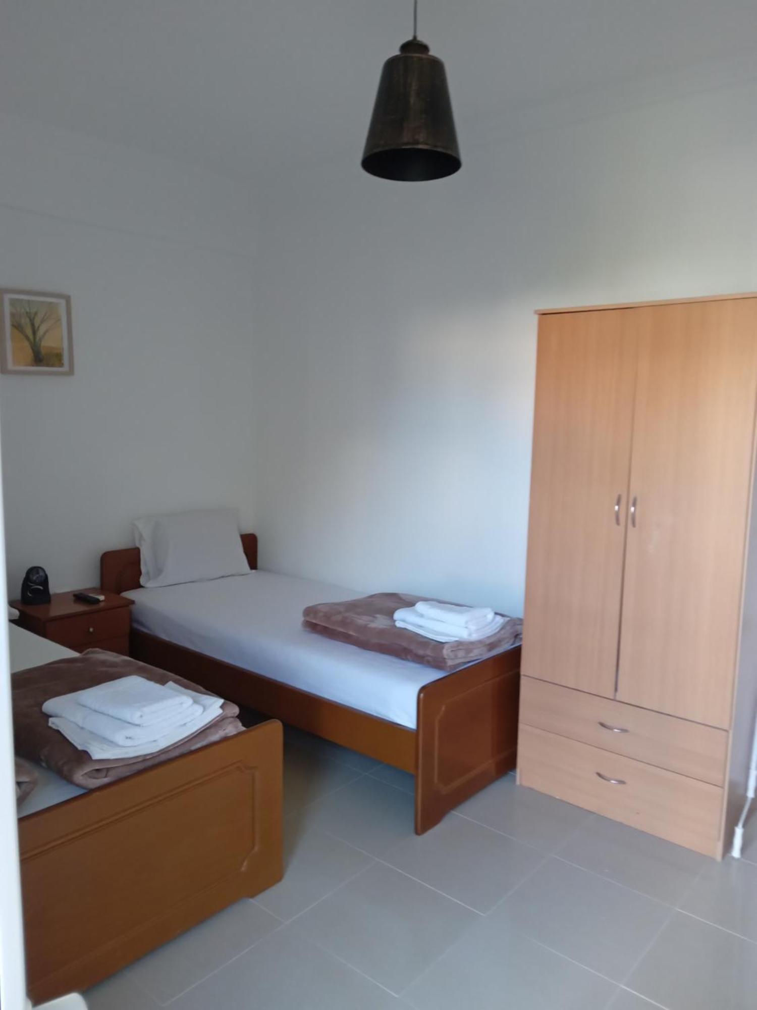 Leonidas Apartments เนอาเปรามอส ภายนอก รูปภาพ