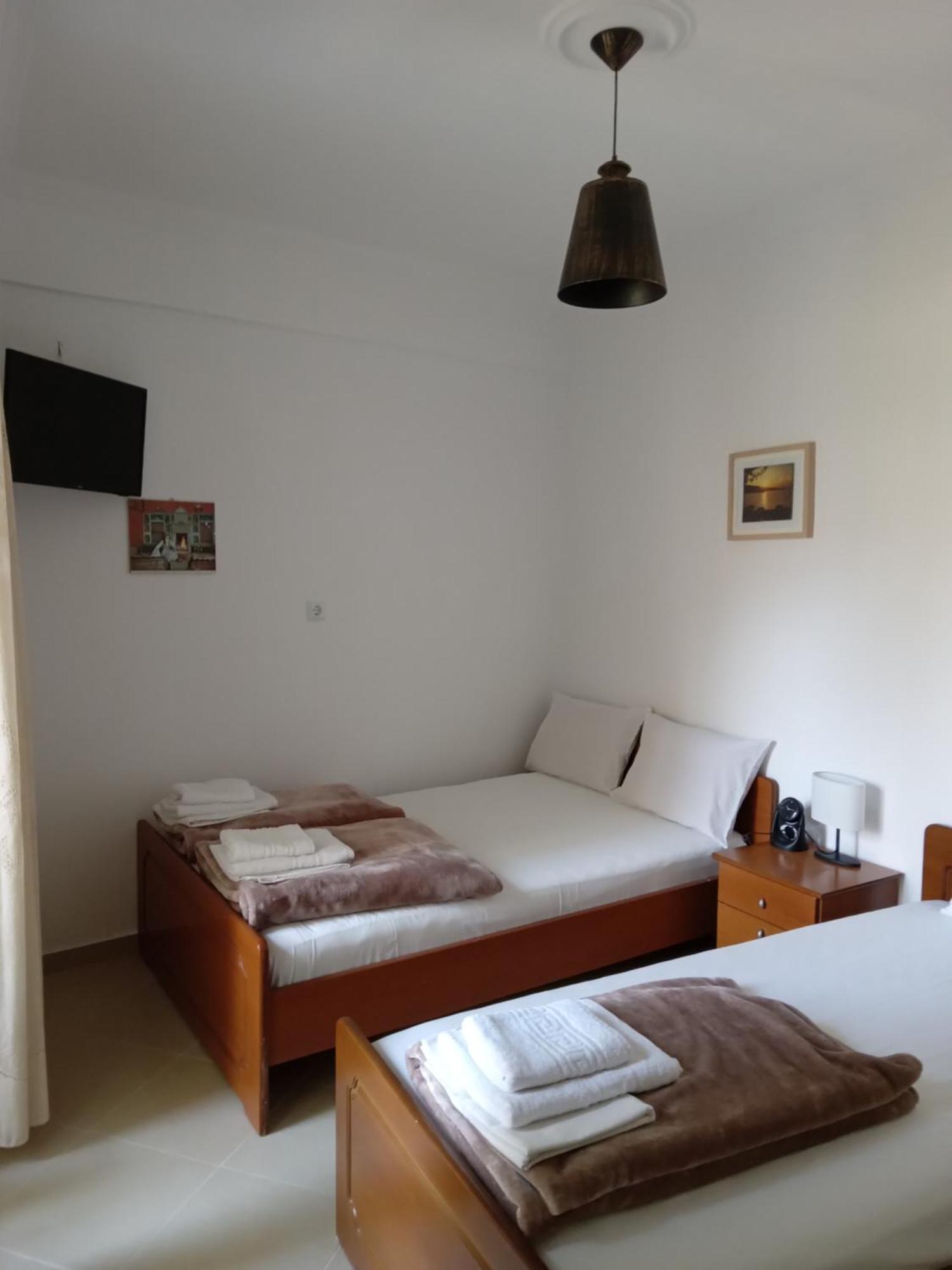 Leonidas Apartments เนอาเปรามอส ภายนอก รูปภาพ