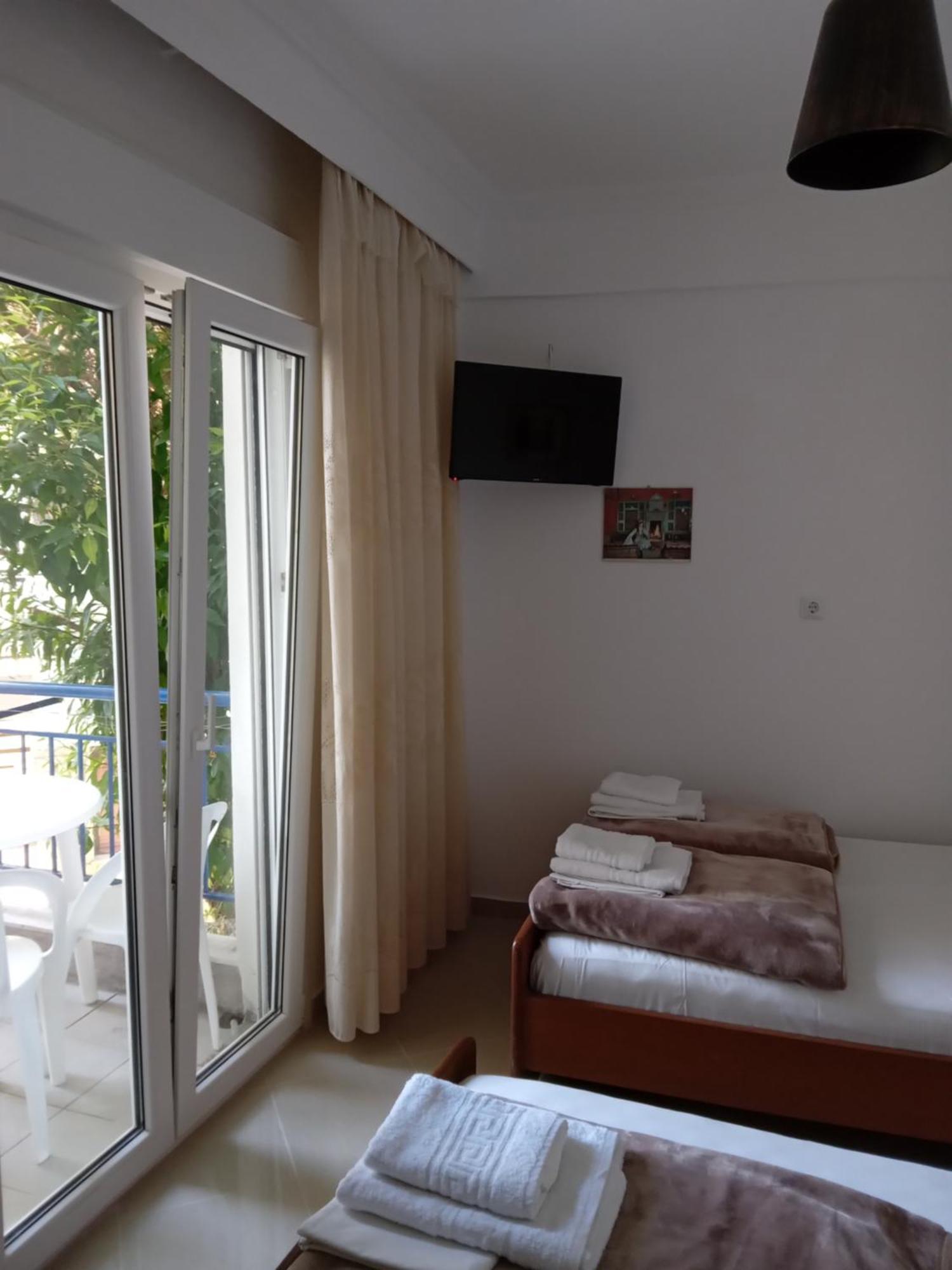 Leonidas Apartments เนอาเปรามอส ภายนอก รูปภาพ