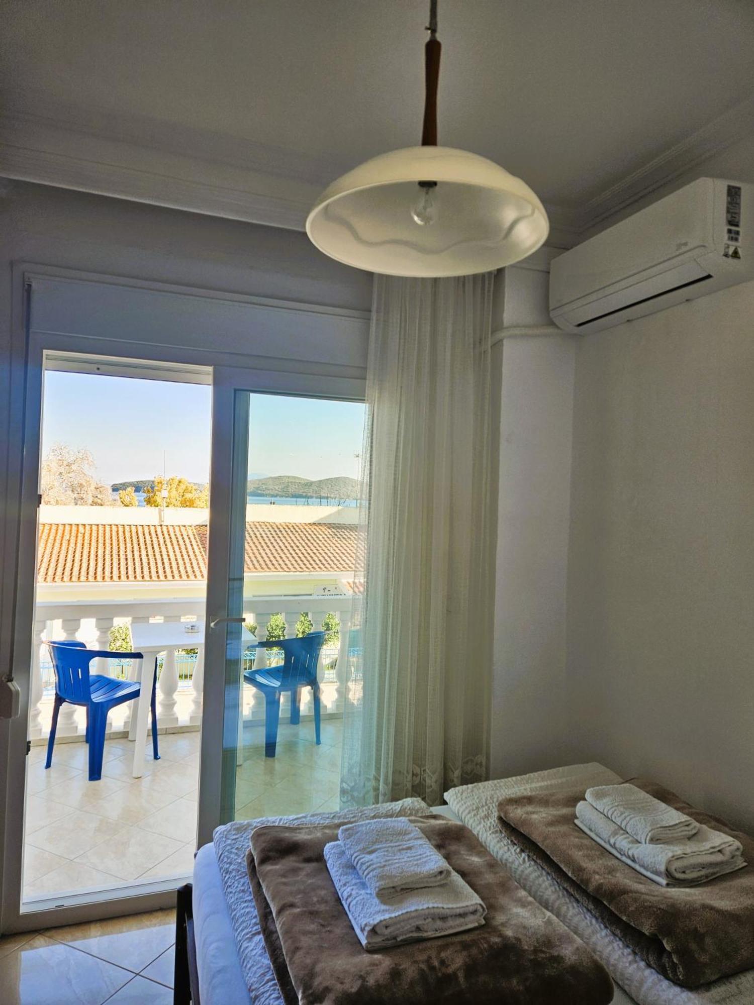 Leonidas Apartments เนอาเปรามอส ภายนอก รูปภาพ